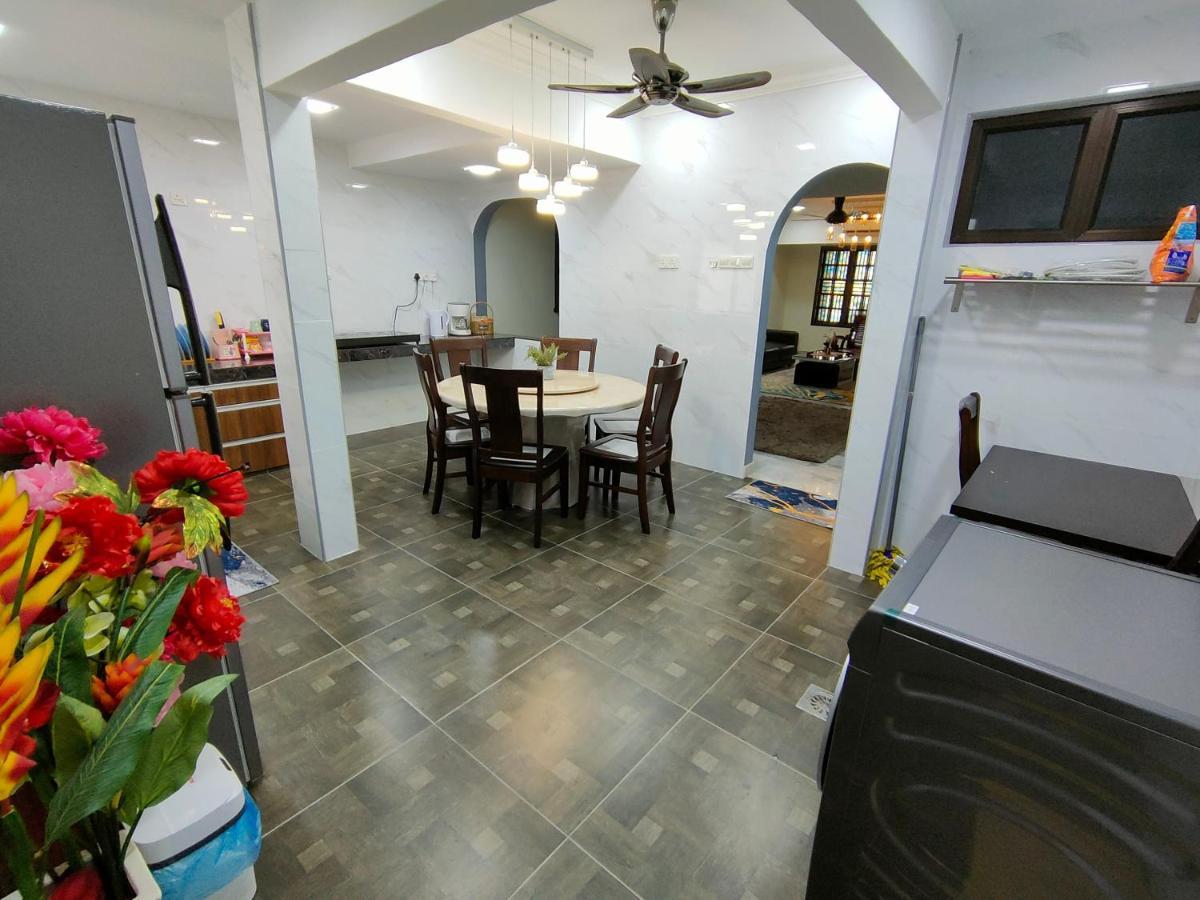 Three-Bedroom House At Tyara Homestay Sunway بيتالينغ جايا المظهر الخارجي الصورة